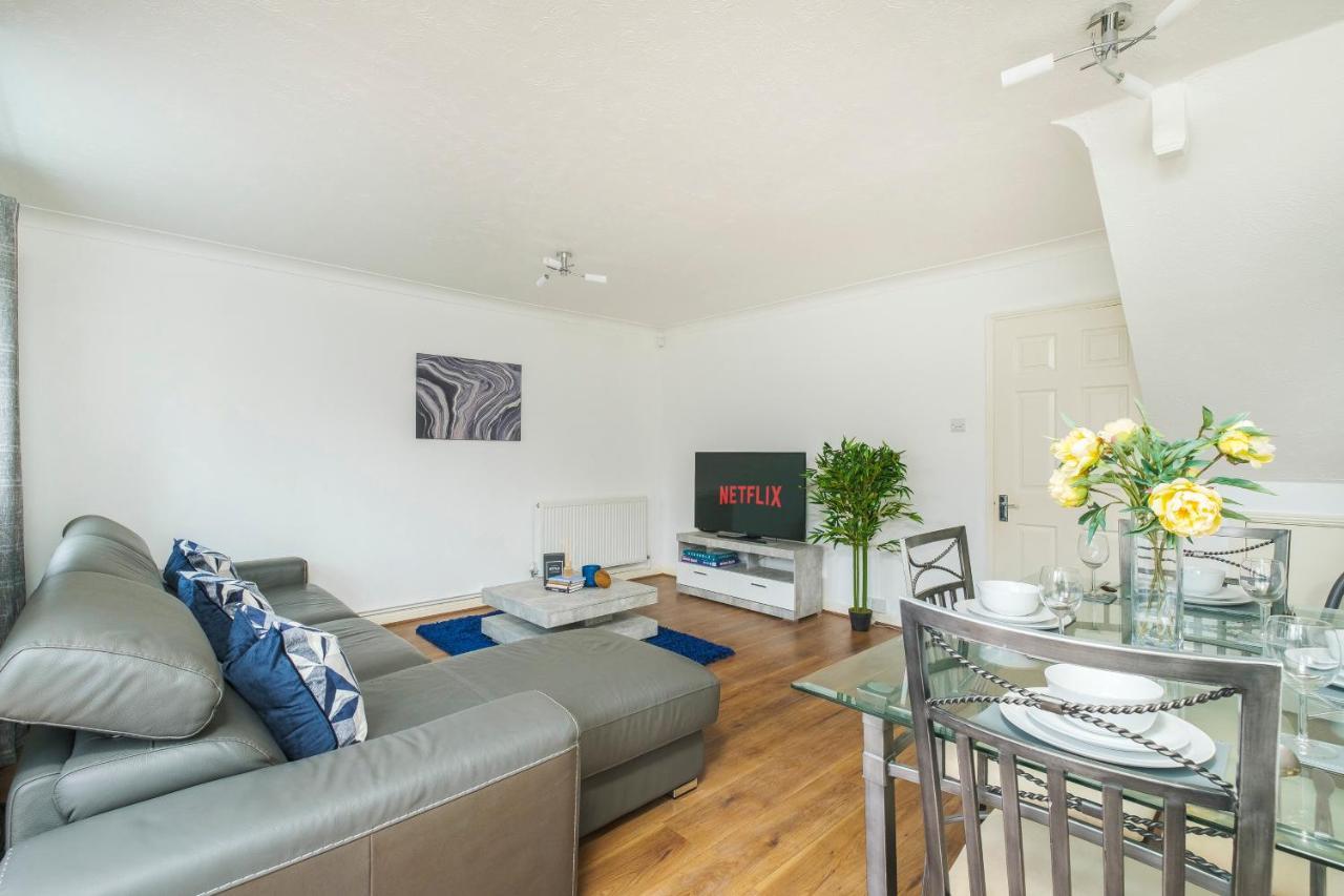 Beautiful 3 Bed House With Amazing Views In Dartford, Kent Apartment Exterior photo